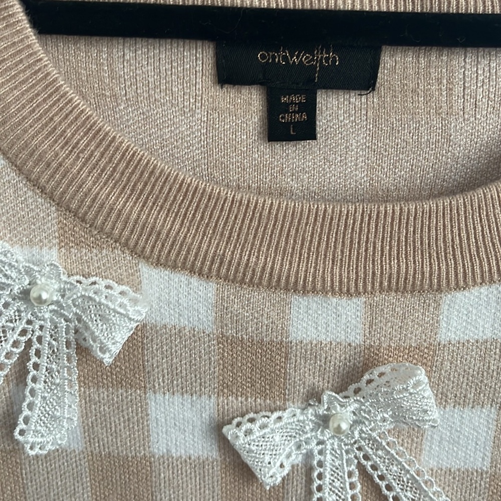 Ontwelfth Beige Checkered Sweater with Bow Accents Large - Picture 4 of 10